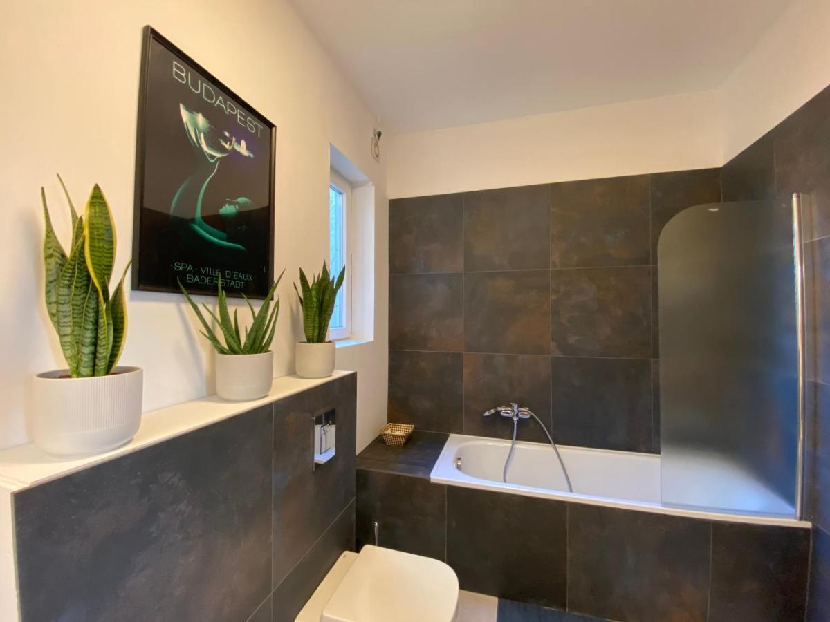 2 Bedroom 107 M2 Loft With Balcony Budapest Esterno foto