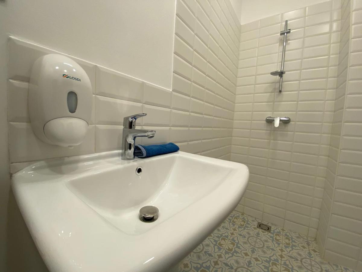 2 Bedroom 107 M2 Loft With Balcony Budapest Esterno foto