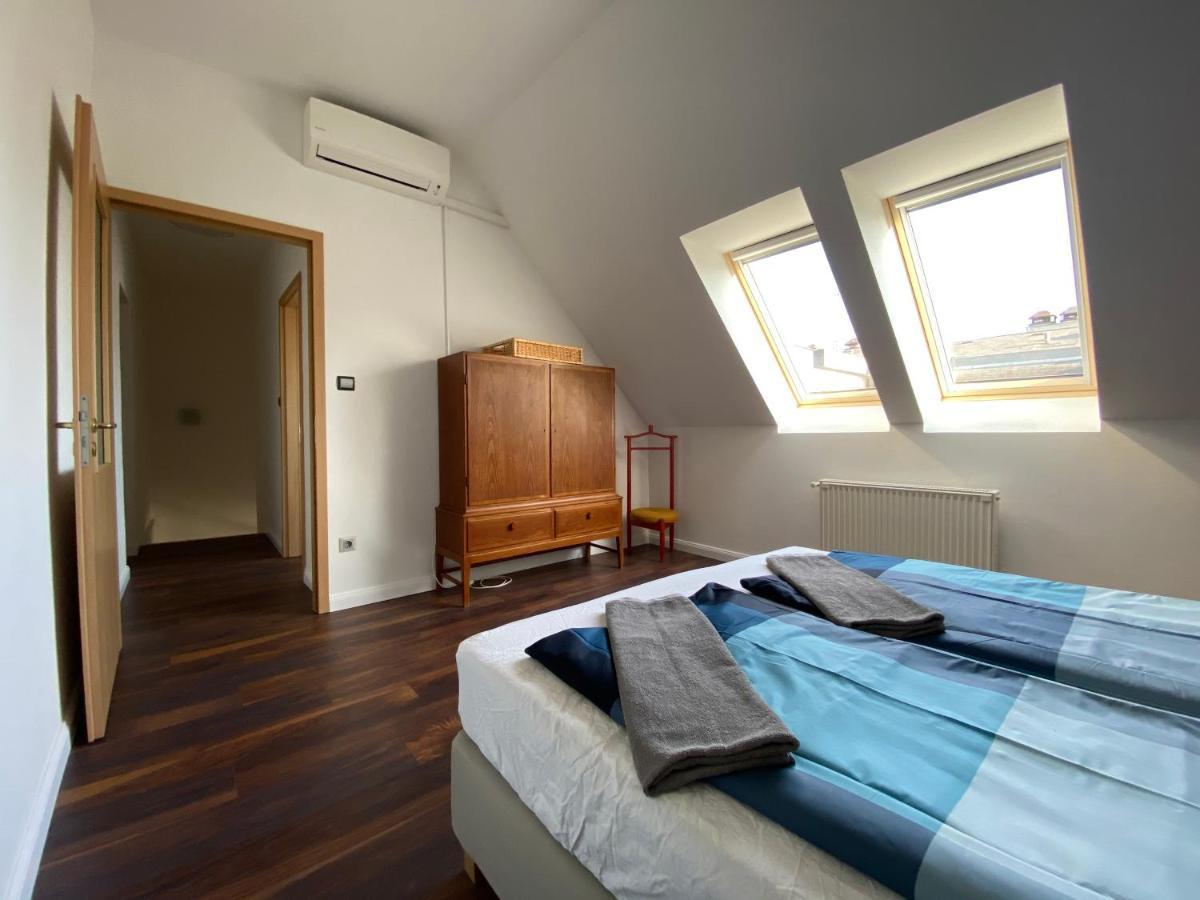 2 Bedroom 107 M2 Loft With Balcony Budapest Esterno foto